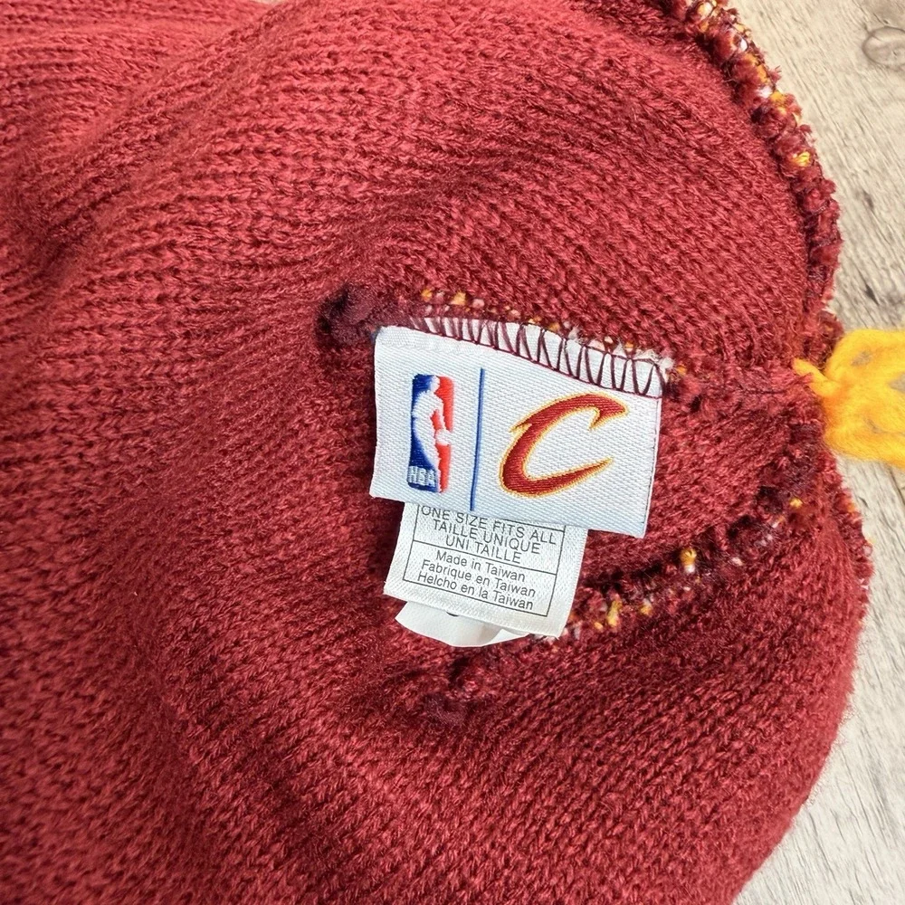 Adidas Cleveland Cavaliers Knit Cuffed Beanie Hat Pom-pom 100% ACRYLIC burgundy